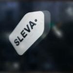 Samolepka prodejní slevový štítek na sklo, výlohu v Brně, samolepka na okno, sklo a výlohy