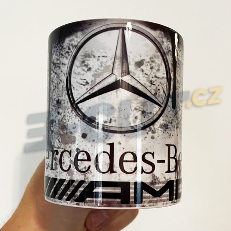 Hrnek se značkou vozů Mercedes-Benz