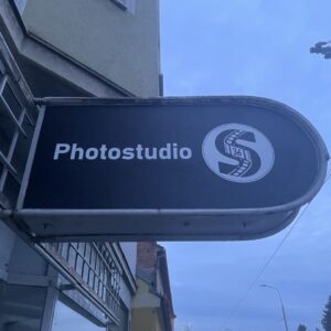 Firemní cedule a nápisy, označení sídla firmy, provozovny OSVČ