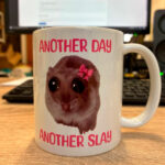 Hrnek Another Day Another Slay, křeček Meme